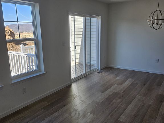 4th image of 105 Lantern Ln