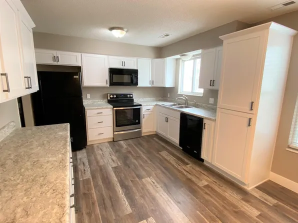 1340 Sunny Wood Dr, O'Fallon, MO 63366