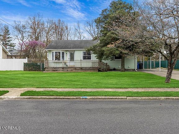 2nd image of 17 Chestnut Hill Drive