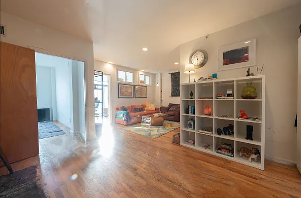 Rented by Five Stone NYC LLC | media 12