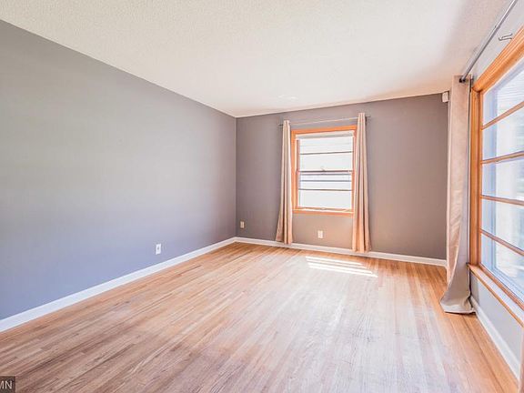 3rd image of 4610 Queen Ave N