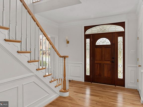 3rd image of 1027 Stonington Dr