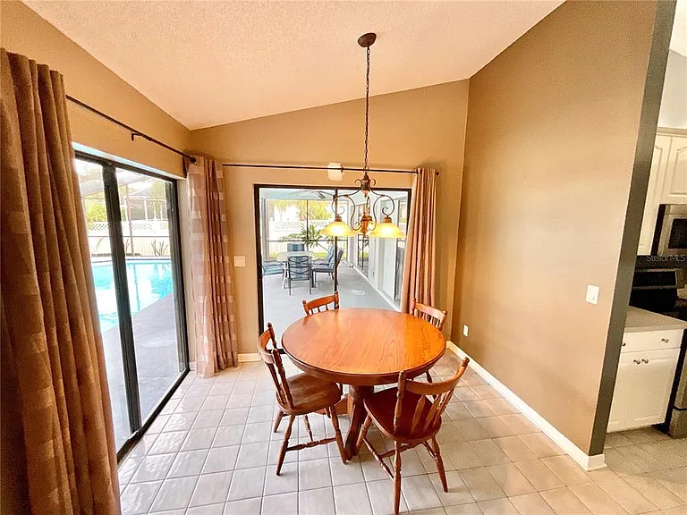 1349 Hillside Dr — Photo 9