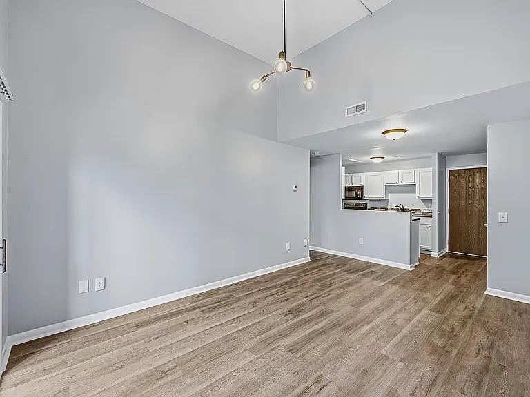 Parkway Apartments — Photo 15