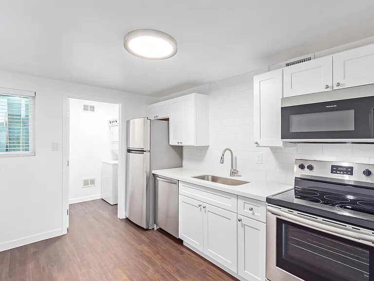 312 E Kinderman Dr #5 — Photo 3