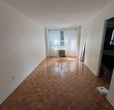 2nd image of 88 Wellesley St E #102