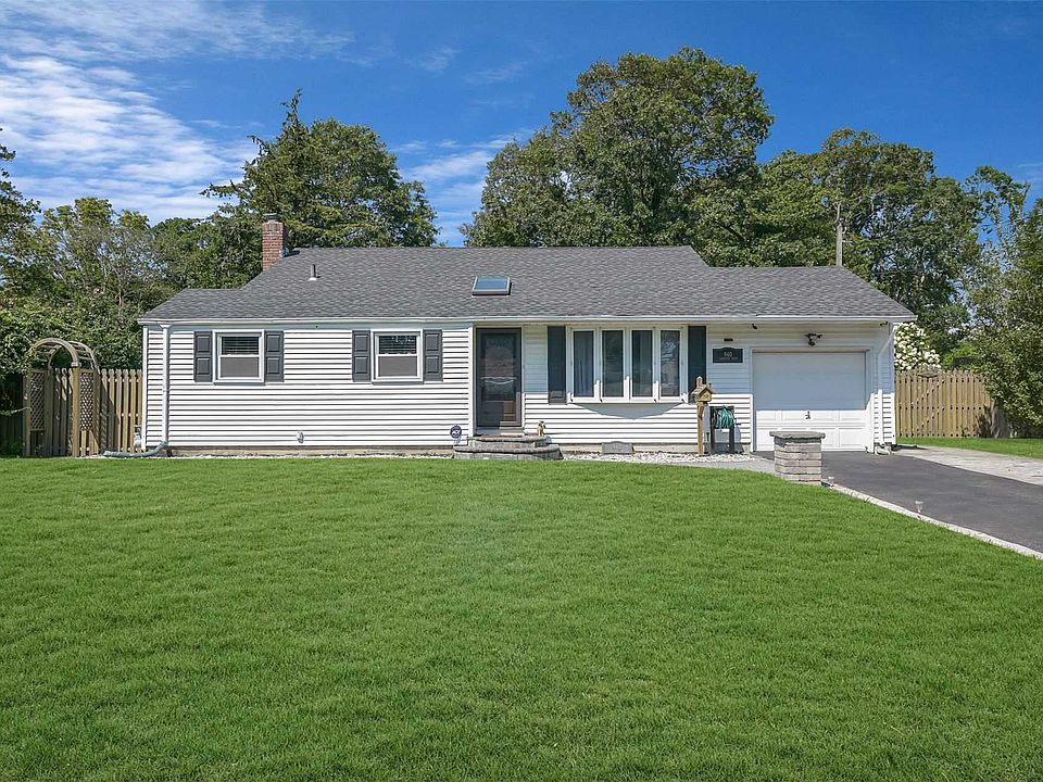 940 Gardiner Drive, Bay Shore, NY 11706 Zillow