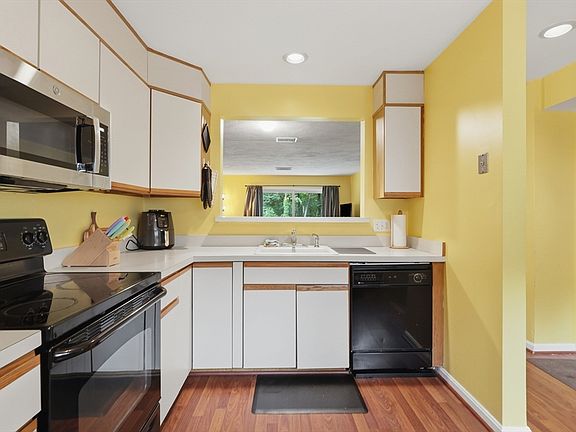4th image of 330 Sunderland Rd Unit 7
