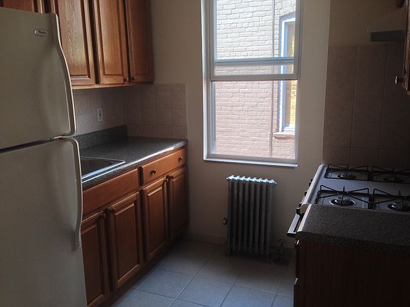 4th image of 2224 42nd St APT 3R