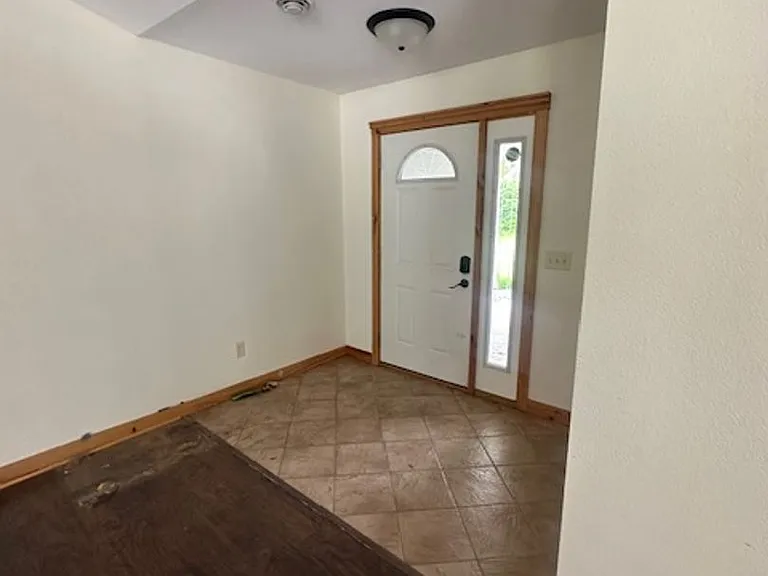 687 W Hazel Ave — Photo 5