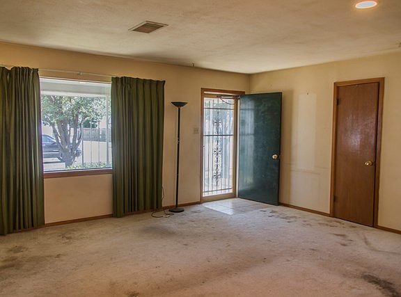 3rd image of 5607 McKnight Dr