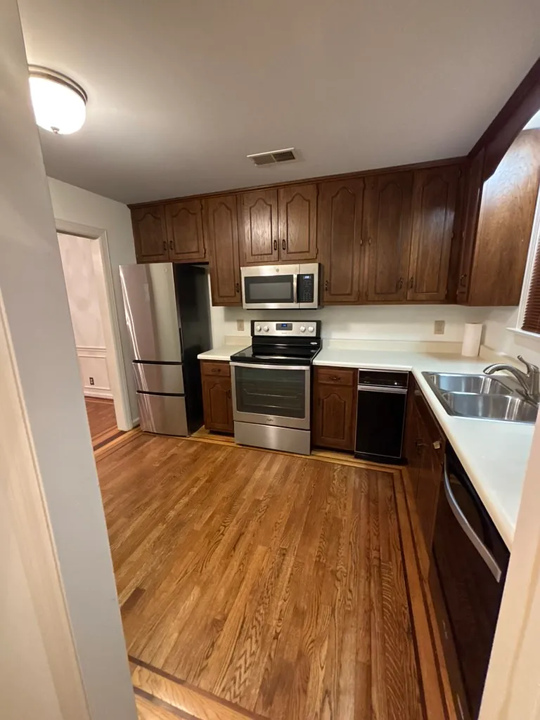 2 bed, 1157 sqft, $2,300 — Photo 4