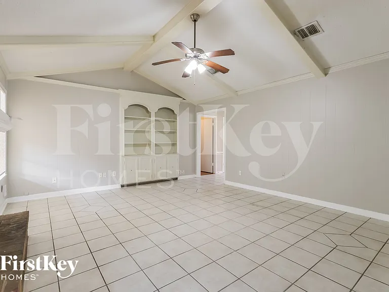 222 Magic Oaks Dr — Photo 4