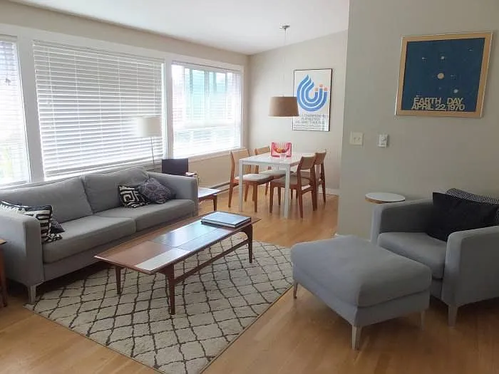 1401 E Union St #7 — Photo 2