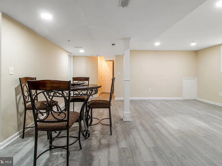 7602 Mezmer Ln — Photo 12