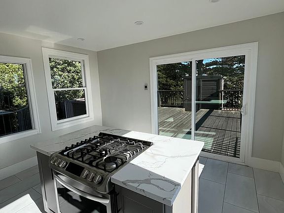 4th image of 407-411 Greenwich St #407