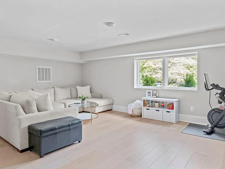 3513 Brook Dr — Photo 32