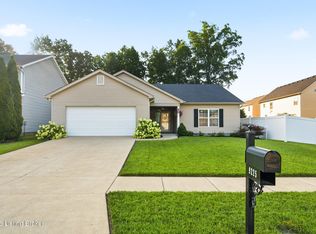 9225 River Trail Dr, Louisville, KY 40229