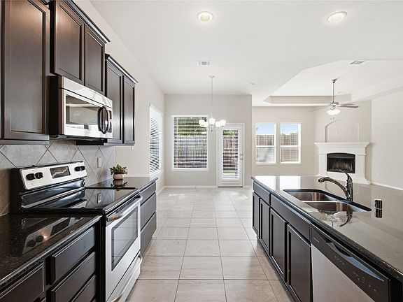 4th image of 1417 Red River Dr