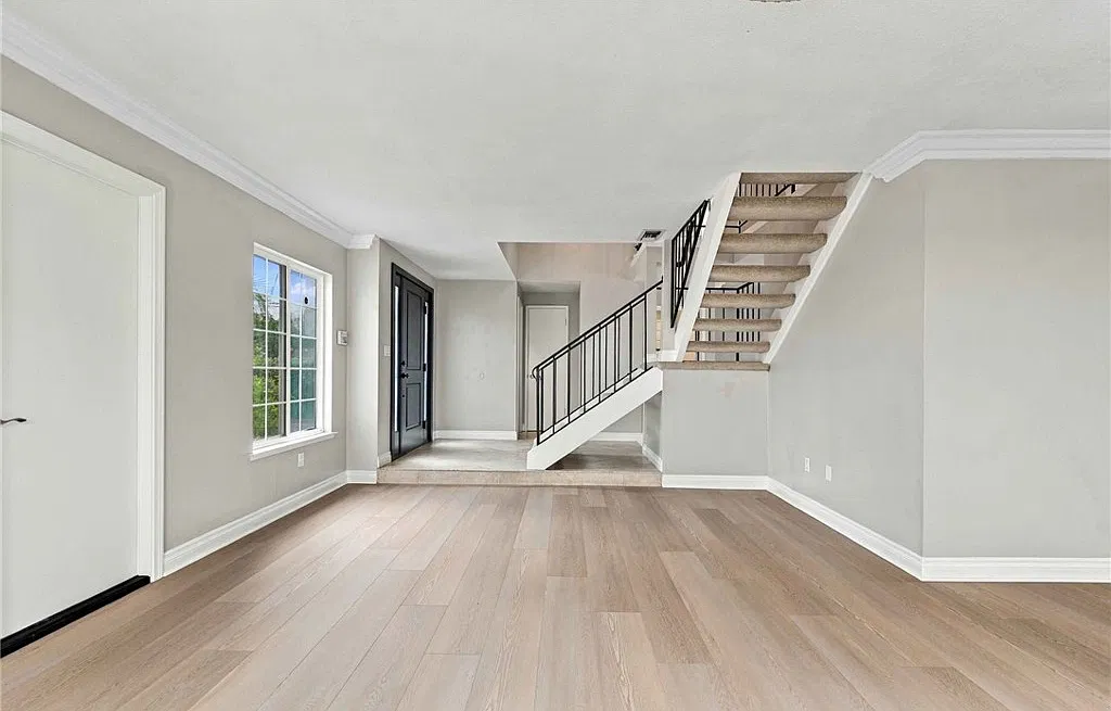 4 bed, 2.5 bath, 1854 sqft, $4,910 — Photo 4