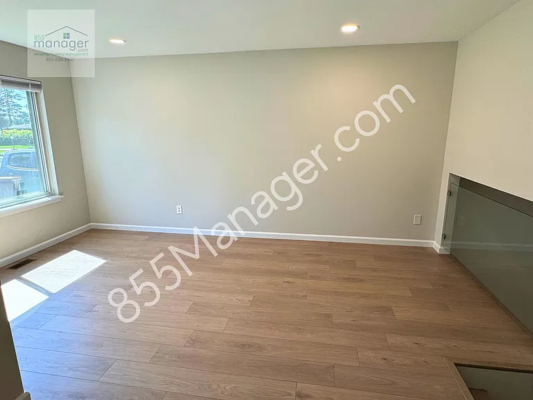 1040 Lalond Ave — Photo 5