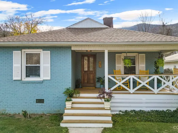 102 Campbell St, Swannanoa, NC 28778