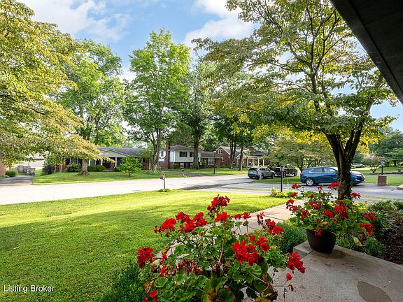 4th image of 9808 Grenfell Way