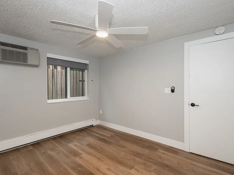 1341 Cook — Photo 24
