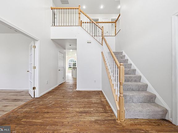 3rd image of 348 Dorchester Dr