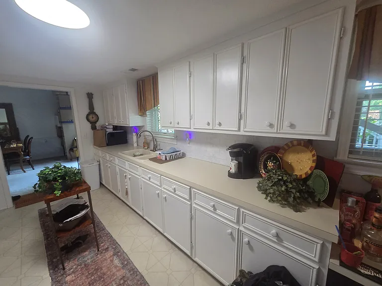 Sample furnishings by past tenant. No furnishings included