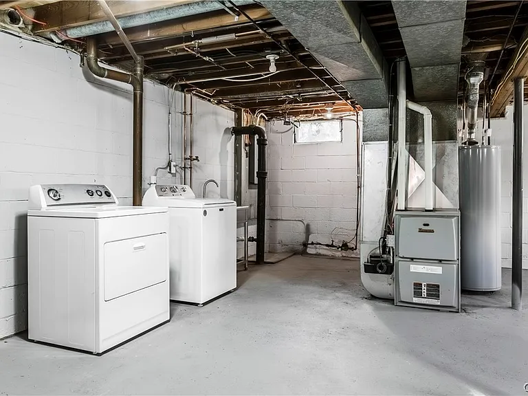 222 Wilber St — Photo 47
