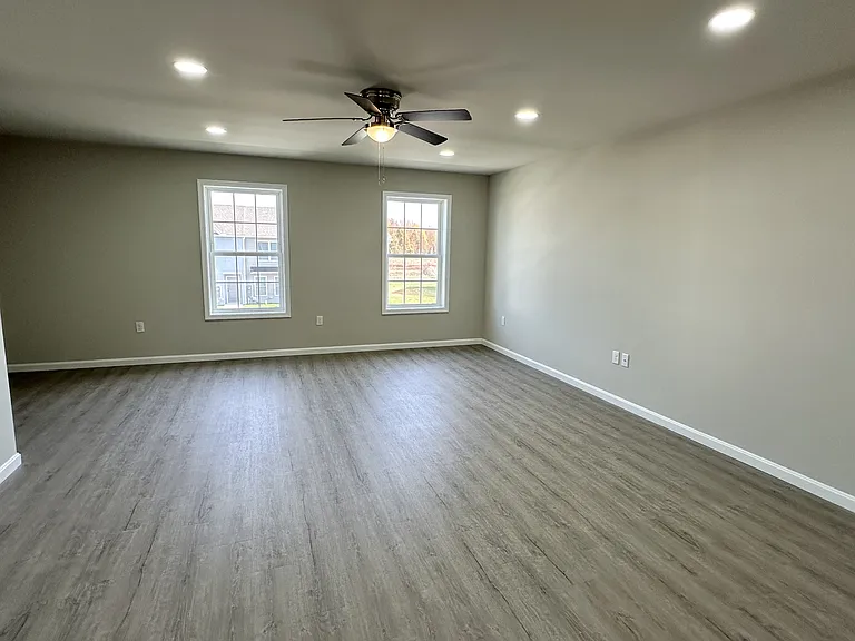 226 Rojan Rd — Photo 11