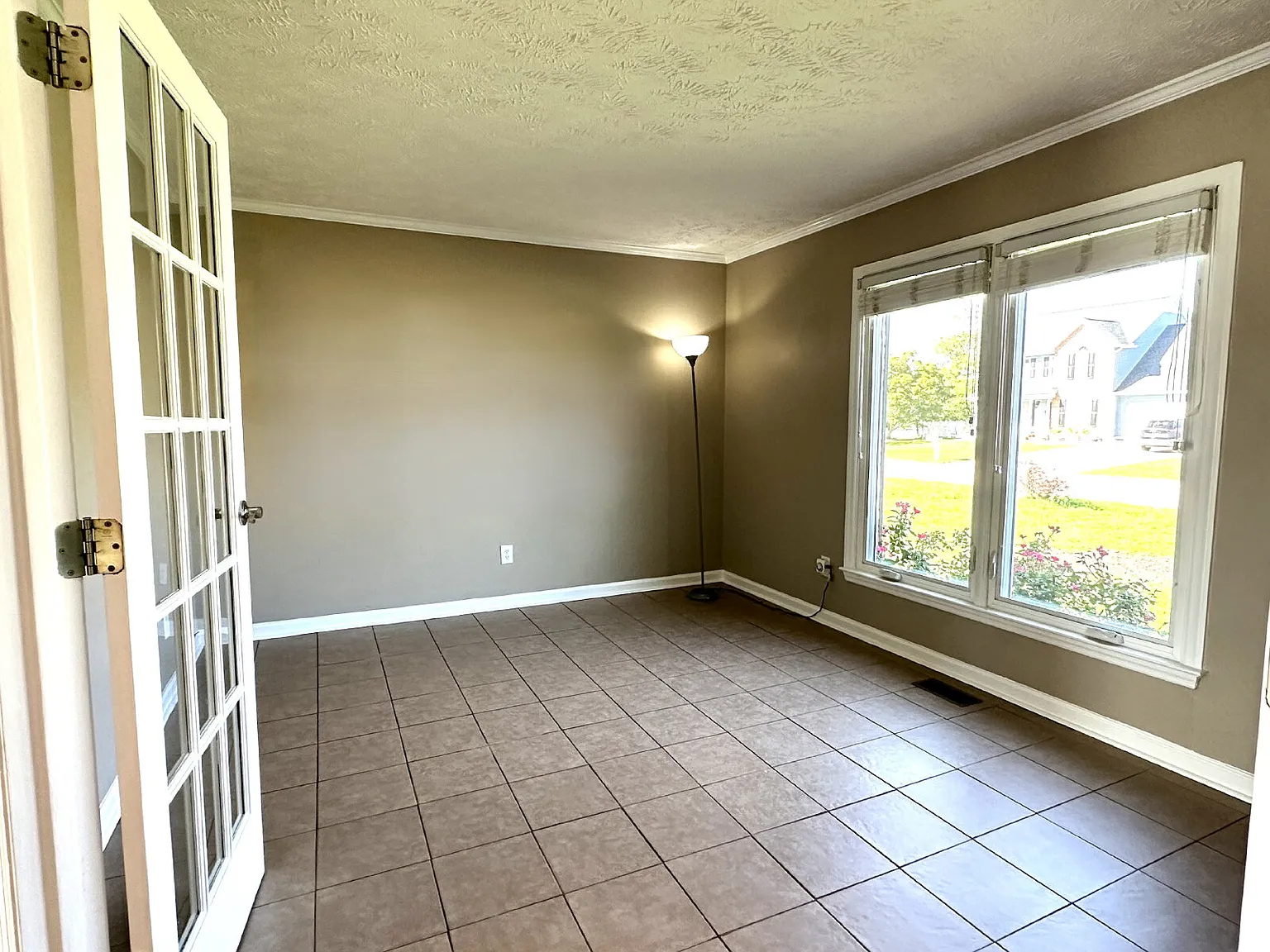 3 bed, 2.5 bath, 2418 sqft, $2,000 — Photo 4