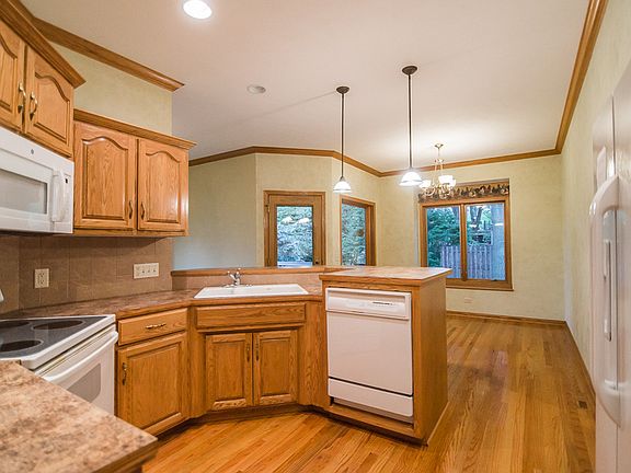 4th image of 604 Marian Ave