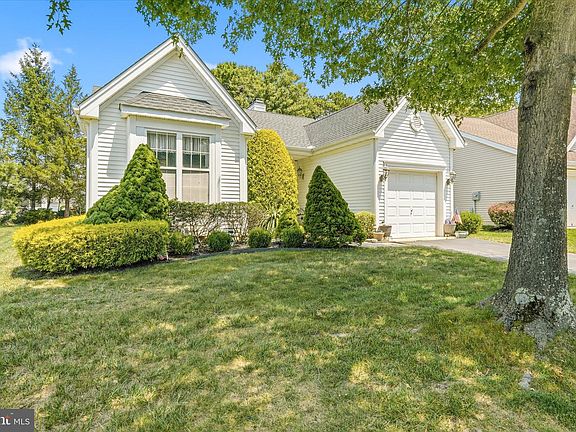 2nd image of 23 Jumping Brook Ln