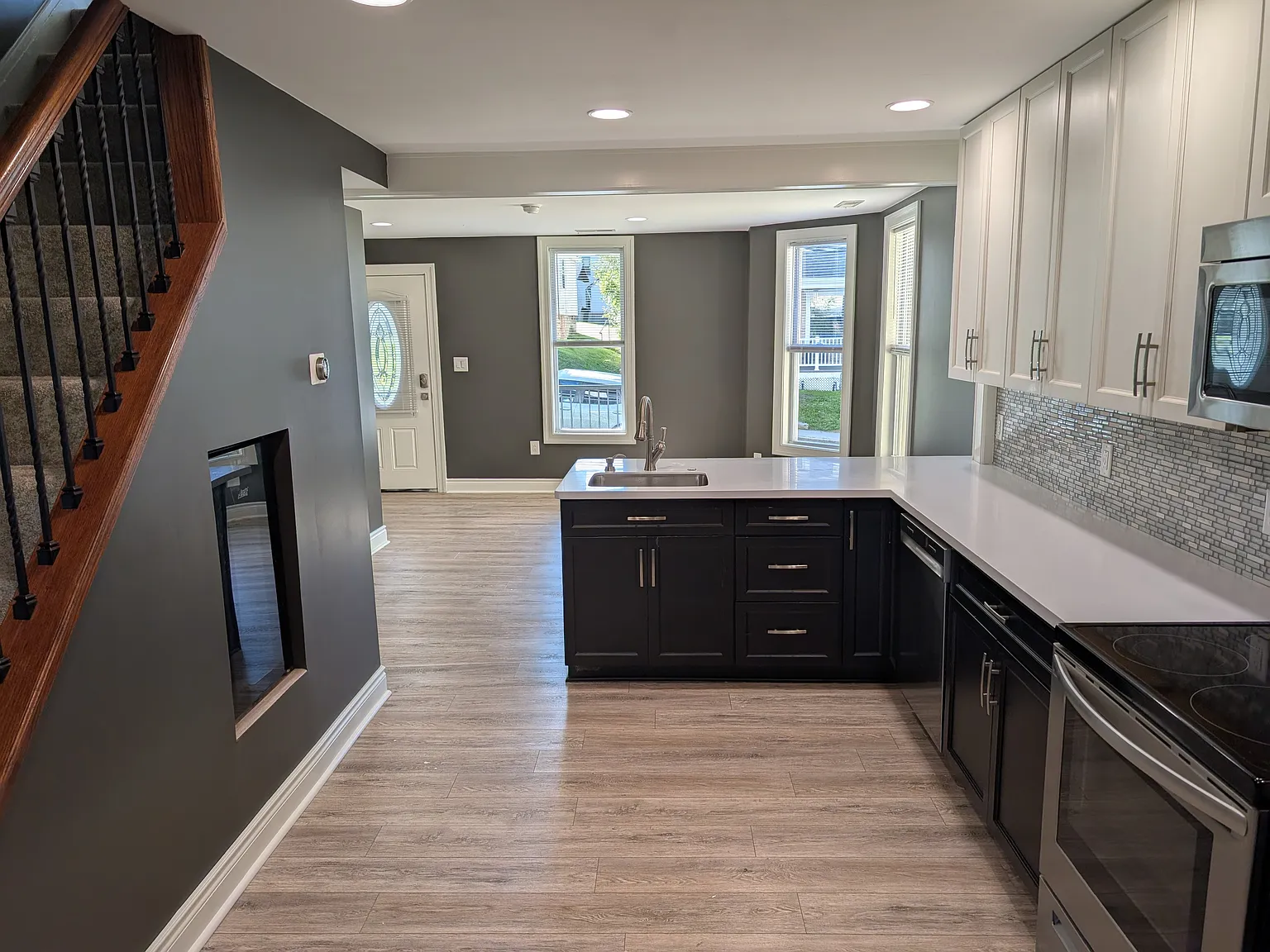 1 bed, 1.5 bath, 900 sqft, $1,295 — Photo 4