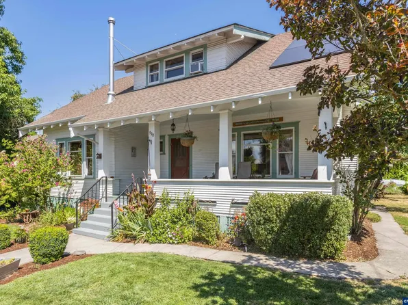 990 Taylor St, Mount Angel, OR 97362