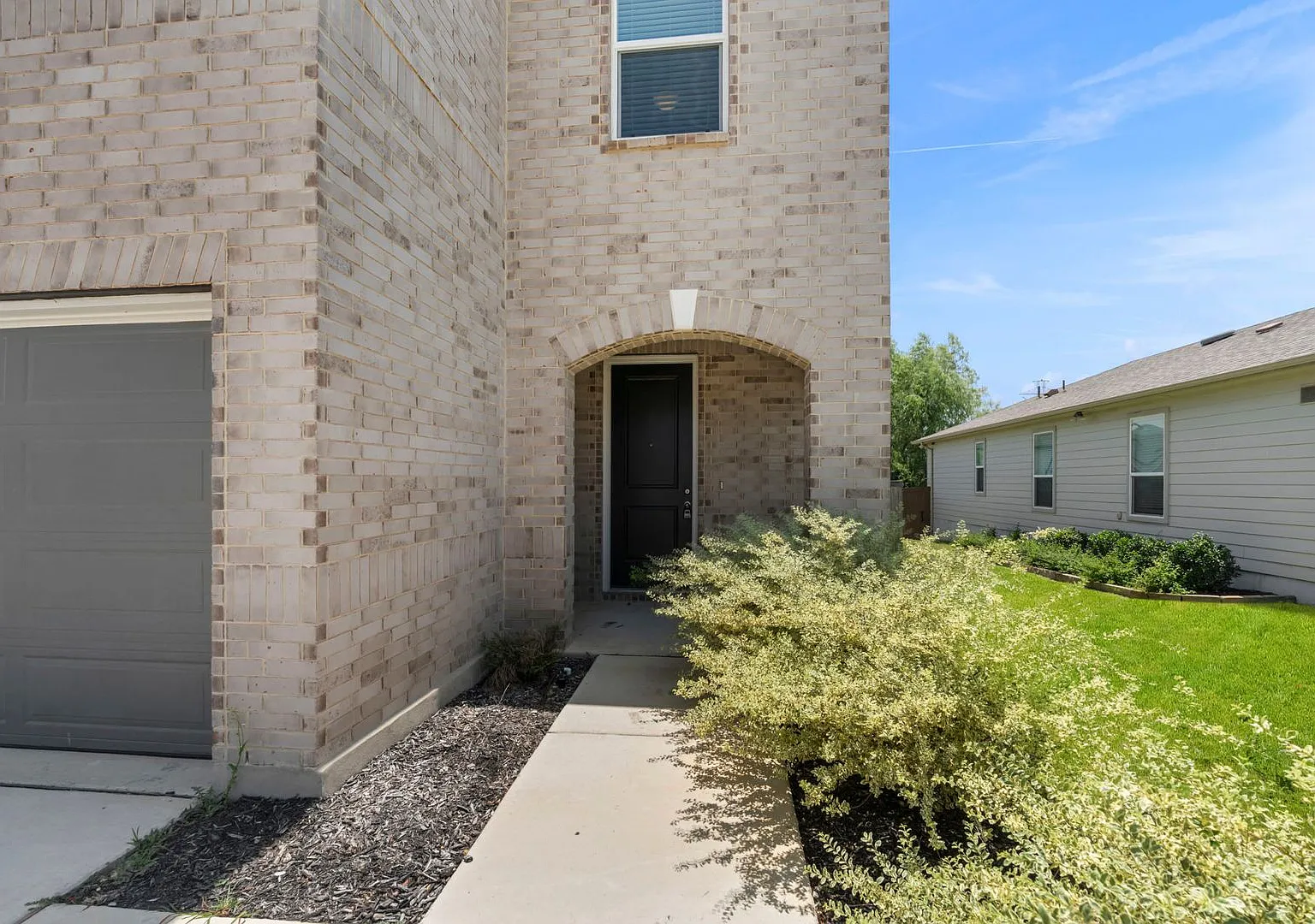 Move-In Ready Two-Story Home in Desirable Parkland! — Photo 3