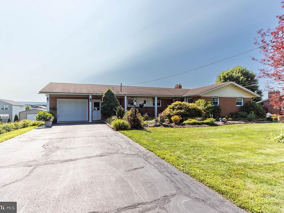 1st image of 204 Oakdale Rd