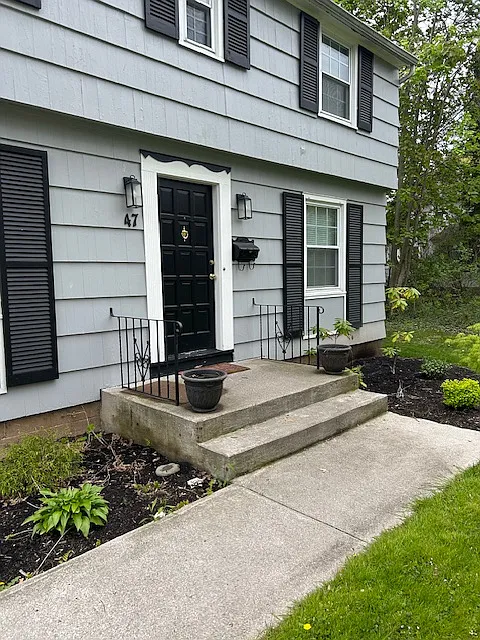 Building Photo - 47 Hollyvale Dr