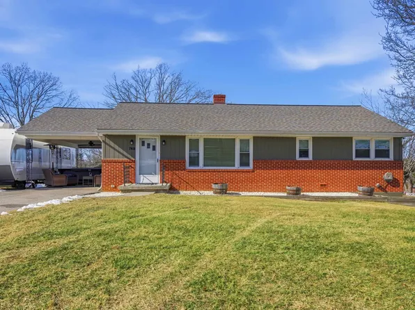 745 2nd St, Christiansburg, VA 24073