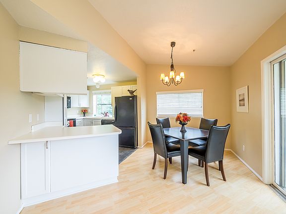 4th image of 17404 Ambaum Blvd S APT 303