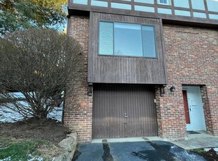 301 Woodbridge Dr, Pittsburgh, PA 15237
