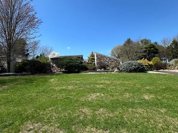 93 Meer Dr, Feasterville Trevose, PA 19053