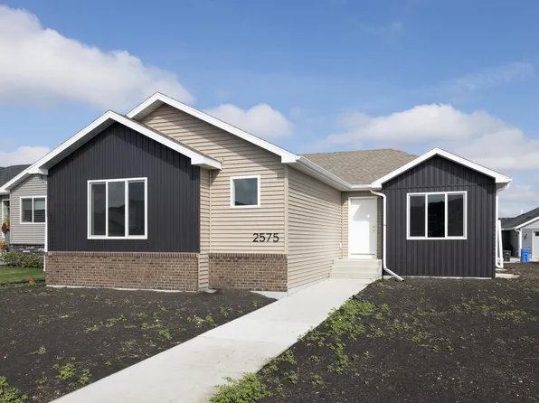 2575 Golden Ln S, Fargo, ND 58104