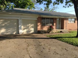 1302 Phillips St, Cleburne, TX 76033