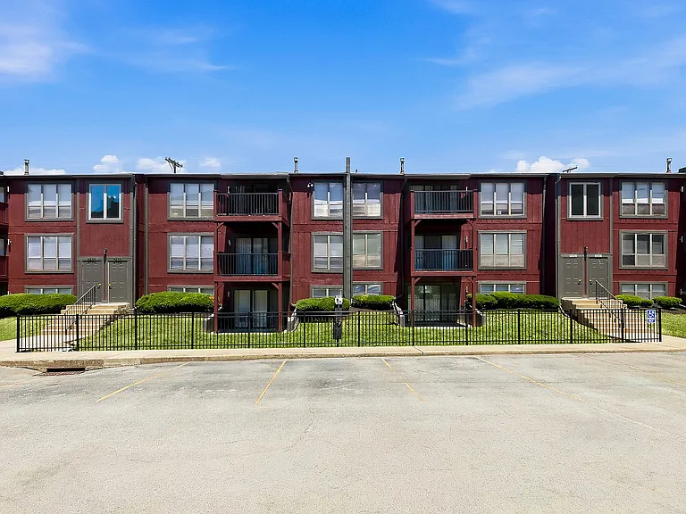 Eagles Eyrie Apartments