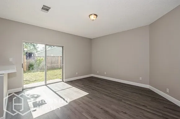 11220 Huxley Ave — Photo 7