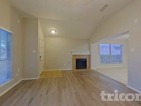 3rd image of 513 Valley View Dr
