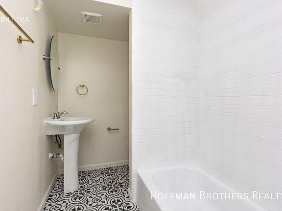 5th image of 752 S Mariposa Ave APT 403